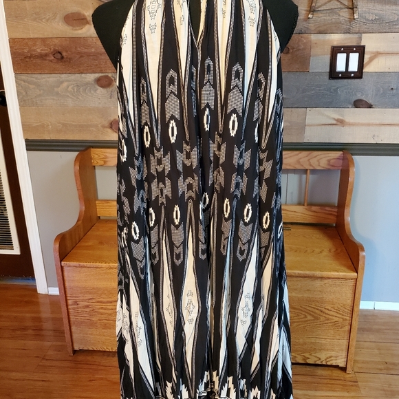 Vici Geo Print Handkerchief Midi Dress - Picture 6 of 9